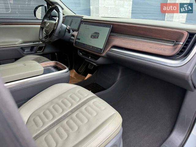 Серый Rivian R1S, объемом двигателя 0 л и пробегом 46 тыс. км за 26500 $, фото 13 на Automoto.ua
