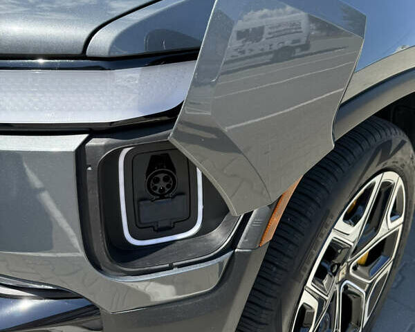 Серый Rivian R1S, объемом двигателя 0 л и пробегом 22 тыс. км за 49999 $, фото 25 на Automoto.ua