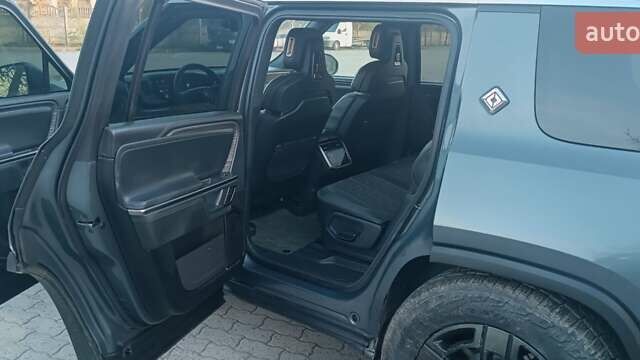 Серый Rivian R1S, объемом двигателя 0 л и пробегом 18 тыс. км за 47000 $, фото 10 на Automoto.ua