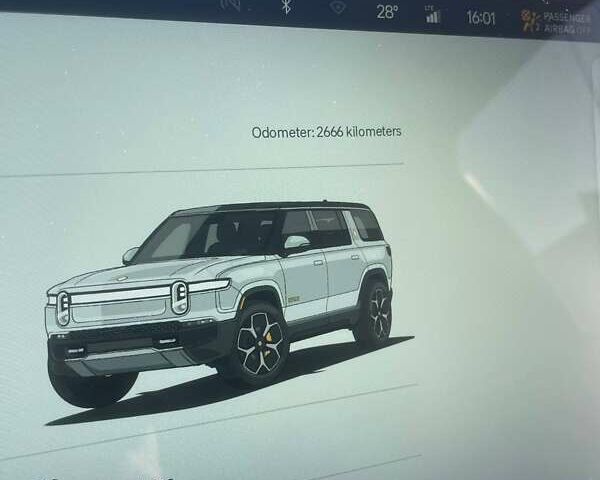 Сірий Rivian R1S, об'ємом двигуна 0 л та пробігом 2 тис. км за 47500 $, фото 47 на Automoto.ua
