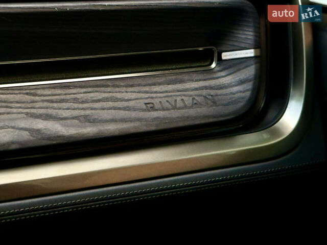 Серый Rivian R1S, объемом двигателя 0 л и пробегом 13 тыс. км за 49000 $, фото 32 на Automoto.ua