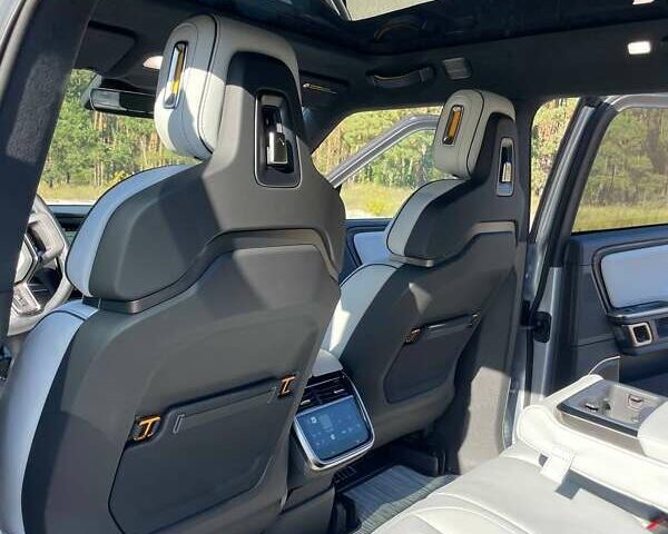 Сірий Rivian R1S, об'ємом двигуна 0 л та пробігом 2 тис. км за 47500 $, фото 36 на Automoto.ua