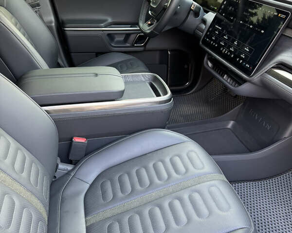 Серый Rivian R1S, объемом двигателя 0 л и пробегом 17 тыс. км за 82500 $, фото 38 на Automoto.ua