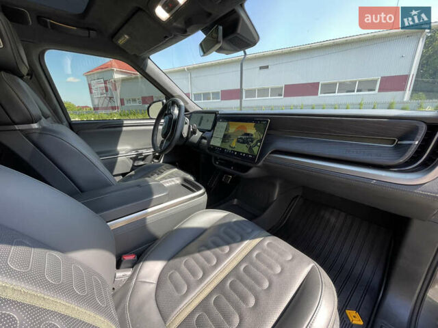 Серый Rivian R1S, объемом двигателя 0 л и пробегом 21 тыс. км за 58000 $, фото 9 на Automoto.ua