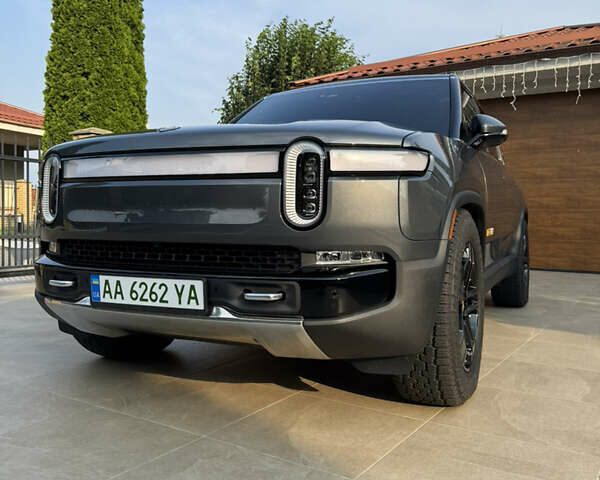 Серый Rivian R1S, объемом двигателя 0 л и пробегом 17 тыс. км за 82500 $, фото 29 на Automoto.ua