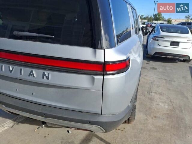 Сірий Rivian R1S, об'ємом двигуна 0 л та пробігом 13 тис. км за 32100 $, фото 8 на Automoto.ua