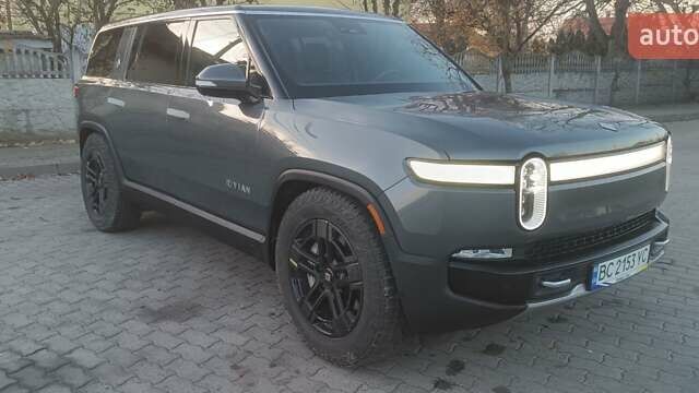 Серый Rivian R1S, объемом двигателя 0 л и пробегом 18 тыс. км за 47000 $, фото 9 на Automoto.ua