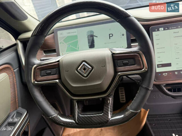 Серый Rivian R1S, объемом двигателя 0 л и пробегом 46 тыс. км за 26500 $, фото 15 на Automoto.ua
