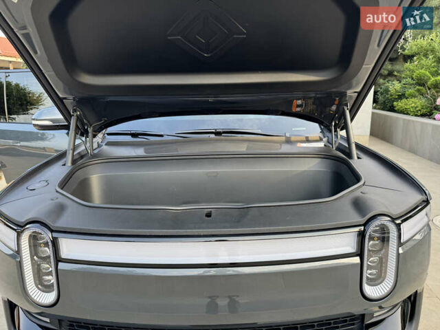 Серый Rivian R1S, объемом двигателя 0 л и пробегом 17 тыс. км за 82500 $, фото 16 на Automoto.ua