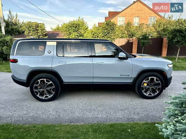 Серый Rivian R1S, объемом двигателя 0 л и пробегом 12 тыс. км за 51700 $, фото 7 на Automoto.ua