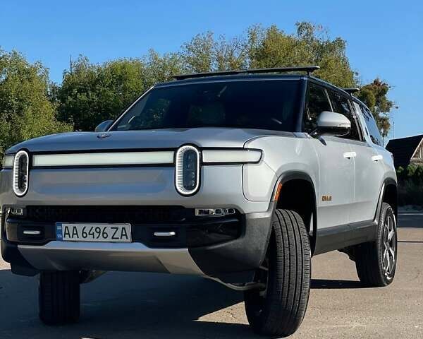 Сірий Rivian R1S, об'ємом двигуна 0 л та пробігом 2 тис. км за 47500 $, фото 7 на Automoto.ua