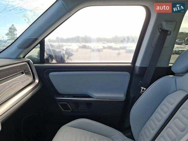 Сірий Rivian R1S, об'ємом двигуна 0 л та пробігом 13 тис. км за 32100 $, фото 16 на Automoto.ua