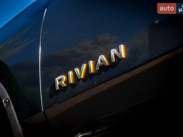 Серый Rivian R1S, объемом двигателя 0 л и пробегом 10 тыс. км за 49900 $, фото 22 на Automoto.ua