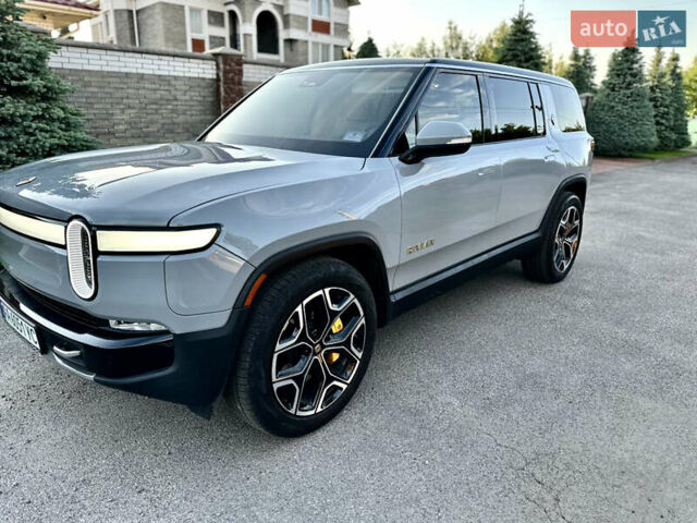Серый Rivian R1S, объемом двигателя 0 л и пробегом 12 тыс. км за 51700 $, фото 1 на Automoto.ua