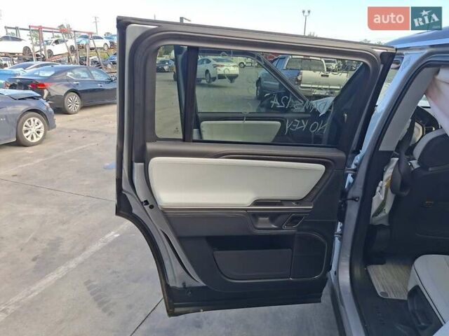 Сірий Rivian R1S, об'ємом двигуна 0 л та пробігом 13 тис. км за 32100 $, фото 14 на Automoto.ua