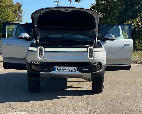 Сірий Rivian R1S, об'ємом двигуна 0 л та пробігом 2 тис. км за 47500 $, фото 21 на Automoto.ua