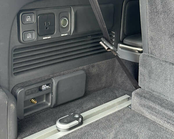 Серый Rivian R1S, объемом двигателя 0 л и пробегом 15 тыс. км за 52000 $, фото 8 на Automoto.ua