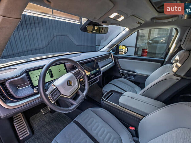 Серый Rivian R1S, объемом двигателя 0 л и пробегом 10 тыс. км за 49900 $, фото 24 на Automoto.ua