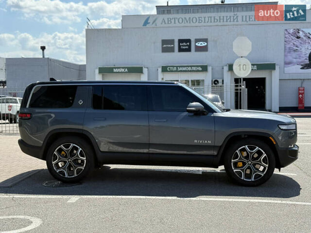 Серый Rivian R1S, объемом двигателя 0 л и пробегом 22 тыс. км за 49999 $, фото 2 на Automoto.ua