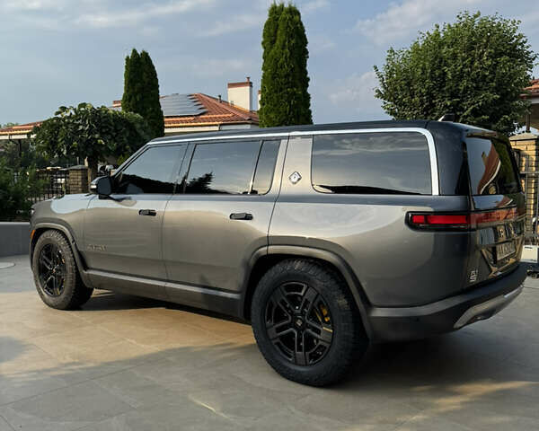 Серый Rivian R1S, объемом двигателя 0 л и пробегом 17 тыс. км за 82500 $, фото 3 на Automoto.ua