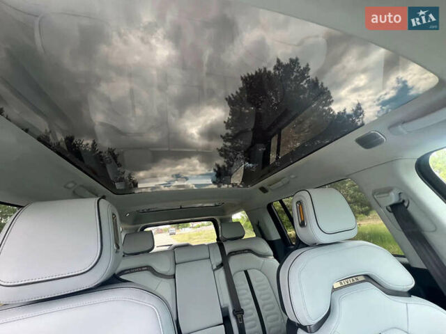 Серый Rivian R1S, объемом двигателя 0 л и пробегом 39 тыс. км за 56000 $, фото 12 на Automoto.ua