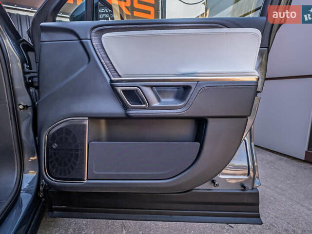 Серый Rivian R1S, объемом двигателя 0 л и пробегом 10 тыс. км за 49900 $, фото 34 на Automoto.ua