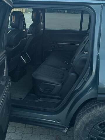 Серый Rivian R1S, объемом двигателя 0 л и пробегом 18 тыс. км за 47000 $, фото 15 на Automoto.ua