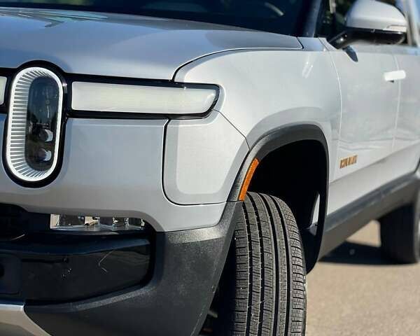 Сірий Rivian R1S, об'ємом двигуна 0 л та пробігом 2 тис. км за 47500 $, фото 8 на Automoto.ua