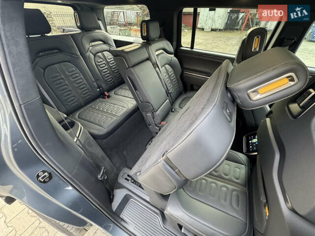 Серый Rivian R1S, объемом двигателя 0 л и пробегом 15 тыс. км за 52000 $, фото 12 на Automoto.ua