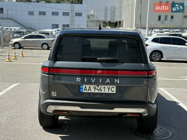 Серый Rivian R1S, объемом двигателя 0 л и пробегом 22 тыс. км за 49999 $, фото 4 на Automoto.ua