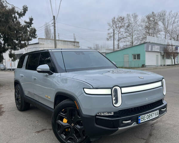 Серый Rivian R1S, объемом двигателя 0 л и пробегом 13 тыс. км за 57000 $, фото 1 на Automoto.ua