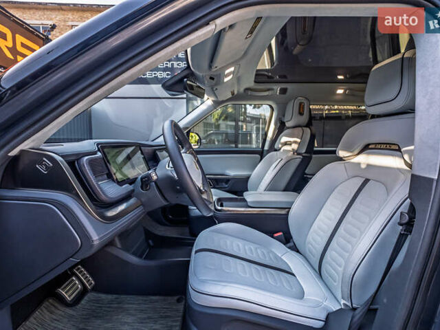 Серый Rivian R1S, объемом двигателя 0 л и пробегом 10 тыс. км за 49900 $, фото 23 на Automoto.ua