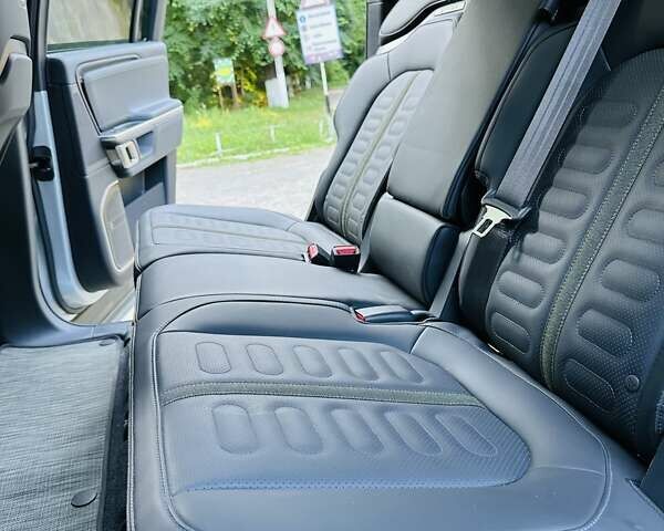 Сірий Rivian R1S, об'ємом двигуна 0 л та пробігом 2 тис. км за 61500 $, фото 2 на Automoto.ua