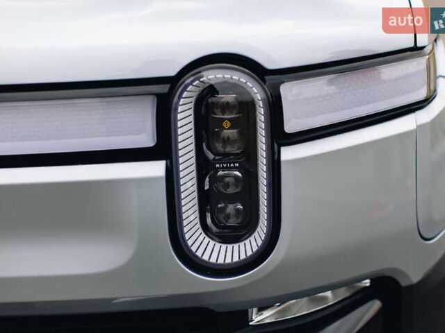 Серый Rivian R1S, объемом двигателя 0 л и пробегом 10 тыс. км за 63000 $, фото 3 на Automoto.ua