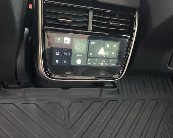 Сірий Rivian R1S, об'ємом двигуна 0 л та пробігом 6 тис. км за 62999 $, фото 4 на Automoto.ua