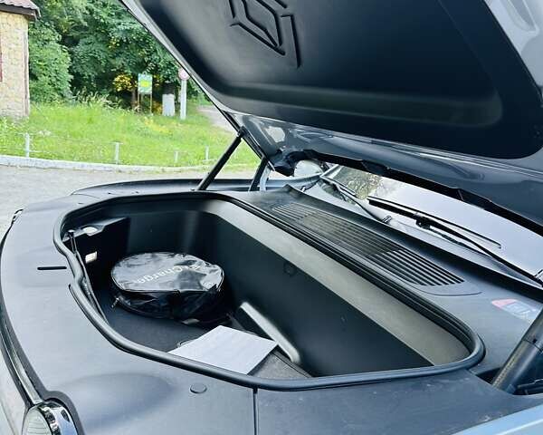 Сірий Rivian R1S, об'ємом двигуна 0 л та пробігом 2 тис. км за 61500 $, фото 10 на Automoto.ua