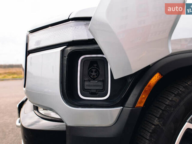 Серый Rivian R1S, объемом двигателя 0 л и пробегом 10 тыс. км за 63000 $, фото 5 на Automoto.ua