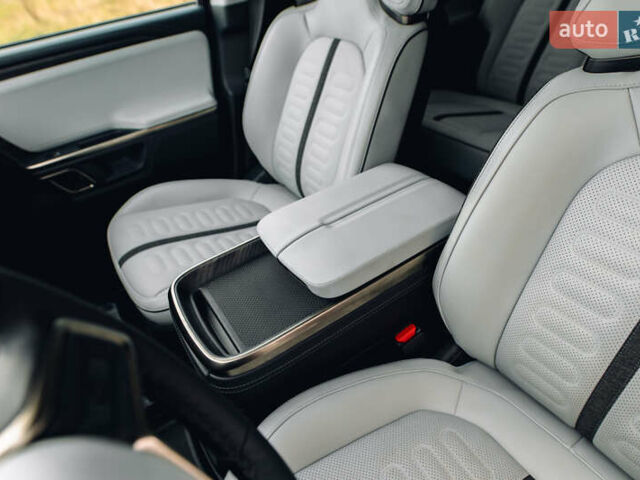 Серый Rivian R1S, объемом двигателя 0 л и пробегом 10 тыс. км за 63000 $, фото 18 на Automoto.ua