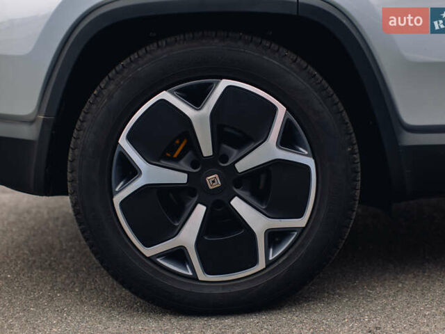 Серый Rivian R1S, объемом двигателя 0 л и пробегом 10 тыс. км за 63000 $, фото 7 на Automoto.ua