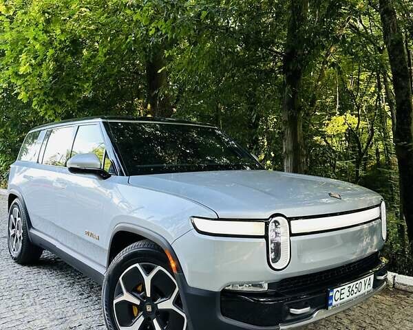 Сірий Rivian R1S, об'ємом двигуна 0 л та пробігом 2 тис. км за 61500 $, фото 3 на Automoto.ua