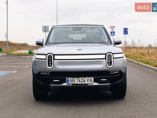Серый Rivian R1S, объемом двигателя 0 л и пробегом 10 тыс. км за 63000 $, фото 2 на Automoto.ua