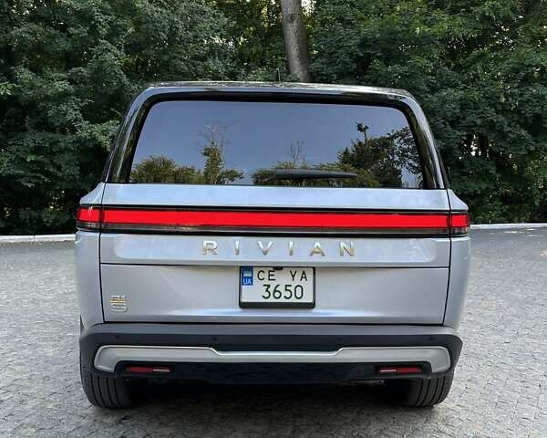 Сірий Rivian R1S, об'ємом двигуна 0 л та пробігом 2 тис. км за 61500 $, фото 1 на Automoto.ua