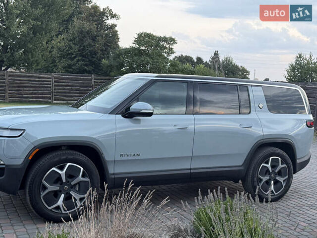Rivian R1S 2024 в Луцке на Automoto.ua Серый Rivian R1S, объемом двигателя 0 л и пробегом 18 тыс. км за 60500 $, фото 1 на Automoto.ua