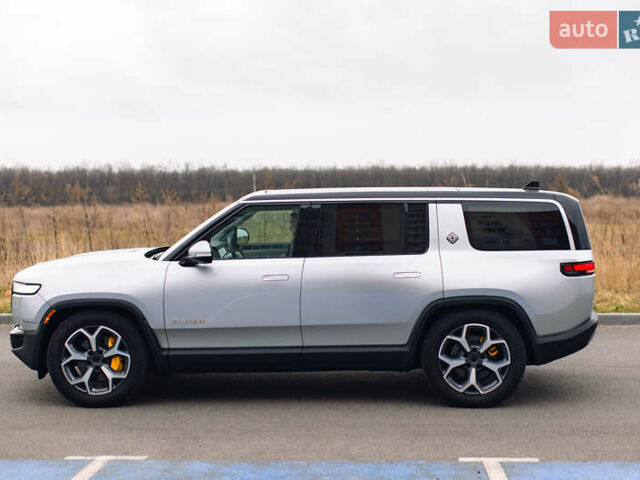 Серый Rivian R1S, объемом двигателя 0 л и пробегом 10 тыс. км за 63000 $, фото 12 на Automoto.ua