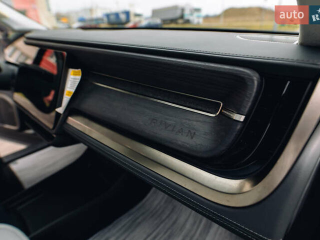Серый Rivian R1S, объемом двигателя 0 л и пробегом 10 тыс. км за 63000 $, фото 14 на Automoto.ua