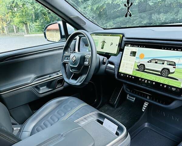 Сірий Rivian R1S, об'ємом двигуна 0 л та пробігом 2 тис. км за 61500 $, фото 16 на Automoto.ua