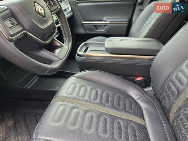 Сірий Rivian R1S, об'ємом двигуна 0 л та пробігом 6 тис. км за 62999 $, фото 6 на Automoto.ua
