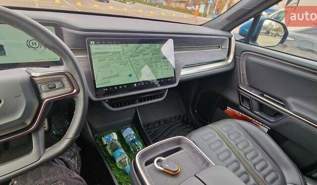 Синий Rivian R1S, объемом двигателя 0 л и пробегом 47 тыс. км за 55300 $, фото 1 на Automoto.ua