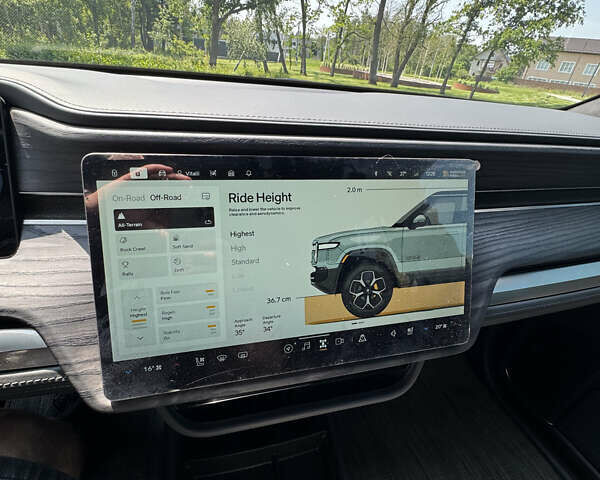 Синий Rivian R1S, объемом двигателя 0 л и пробегом 22 тыс. км за 51500 $, фото 23 на Automoto.ua