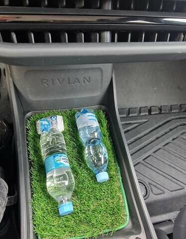 Синий Rivian R1S, объемом двигателя 0 л и пробегом 47 тыс. км за 55300 $, фото 8 на Automoto.ua